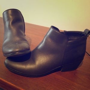 Adorable Black Ankle Boots